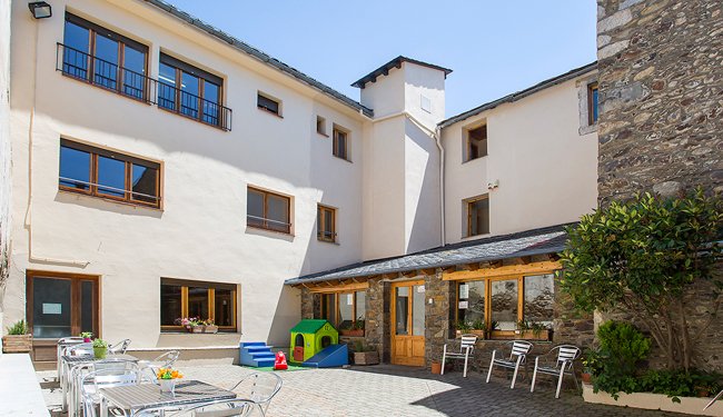 Albergue Anna Maria Janer - Llívia, Girona - ()