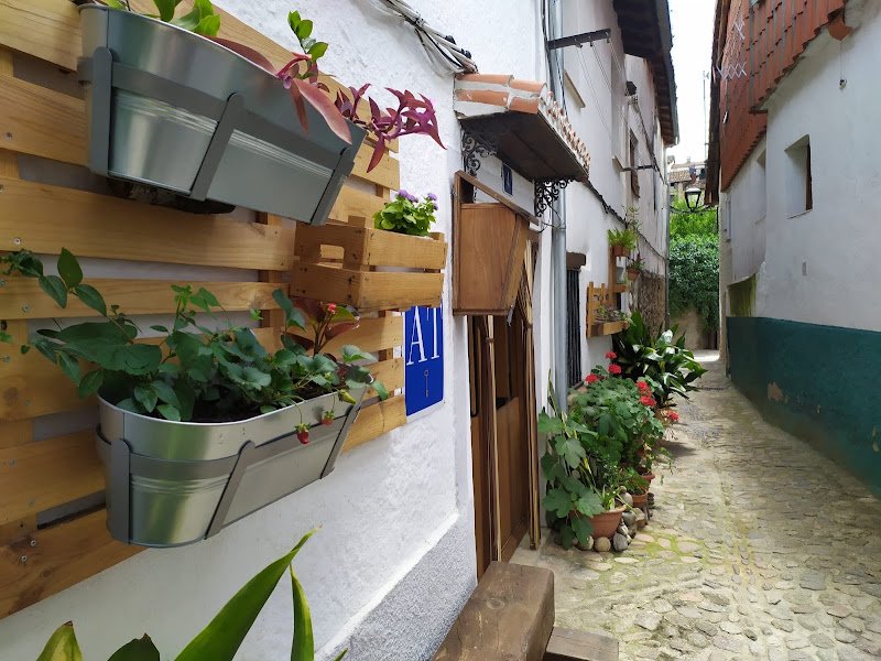 Alojamiento turístico HERVÁS Y VUELVES. la casita de la piedra - ()