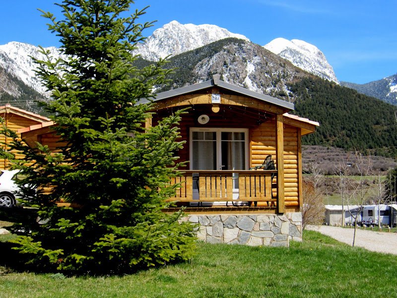 Cadí Vacances - Camping Pedraforca Bungalows & Spa - ()