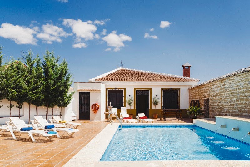 Complejo Rural en Porcuna Jaén - Villa en plena campiña andaluza - Piscina y chimenea - ()