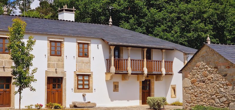 Finca y eventos. La Cuevona de Guitiriz. DMC - ()