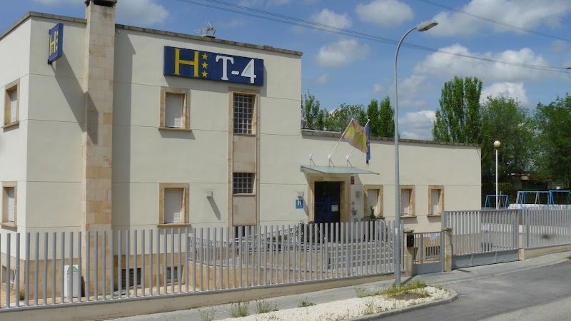 Hostal T4 - ()