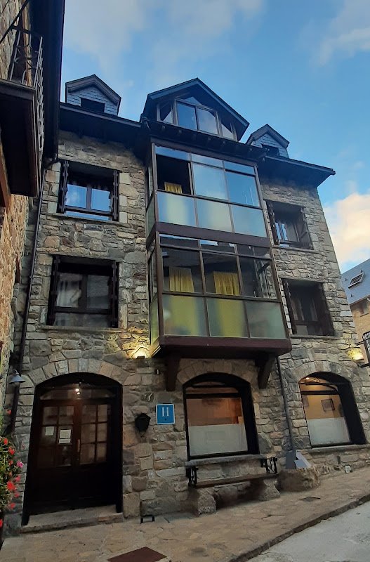 HOTEL FAMILIAR MAXIMINA SALLENT DE GALLEGO - ()